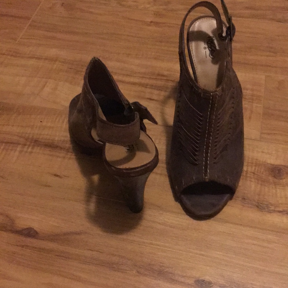 Sandals - Picture 2 of 5